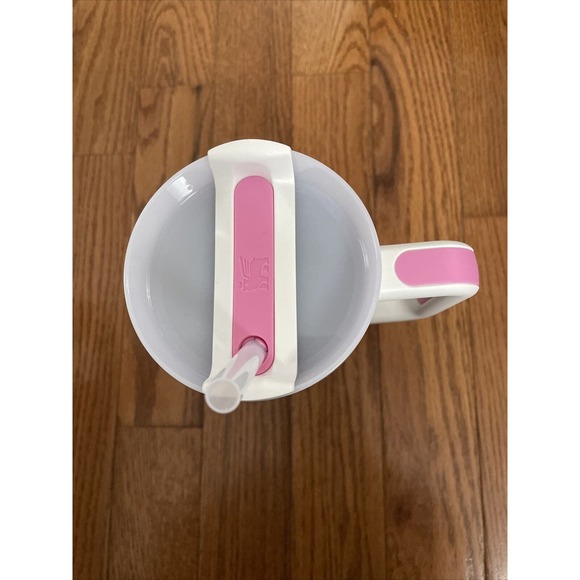 Stanley White and Pink Floral Quencher H2.0 Tumbler 40 oz - Picture 2 of 11